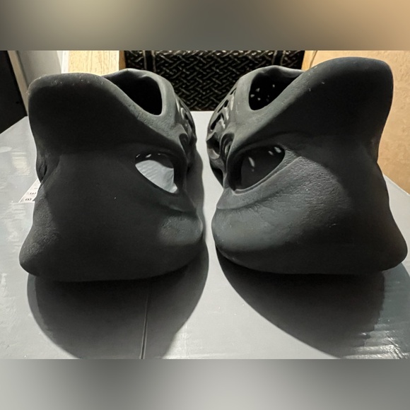 YEEZY FOAM RUNNER 'ONYX' - Picture 3 of 4